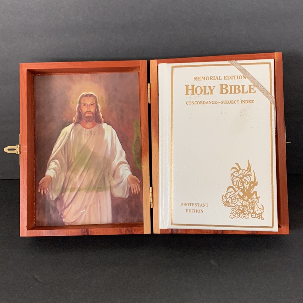 The Holy Bible King James 1976 Hardcover Protestant Edition in Wooden Box